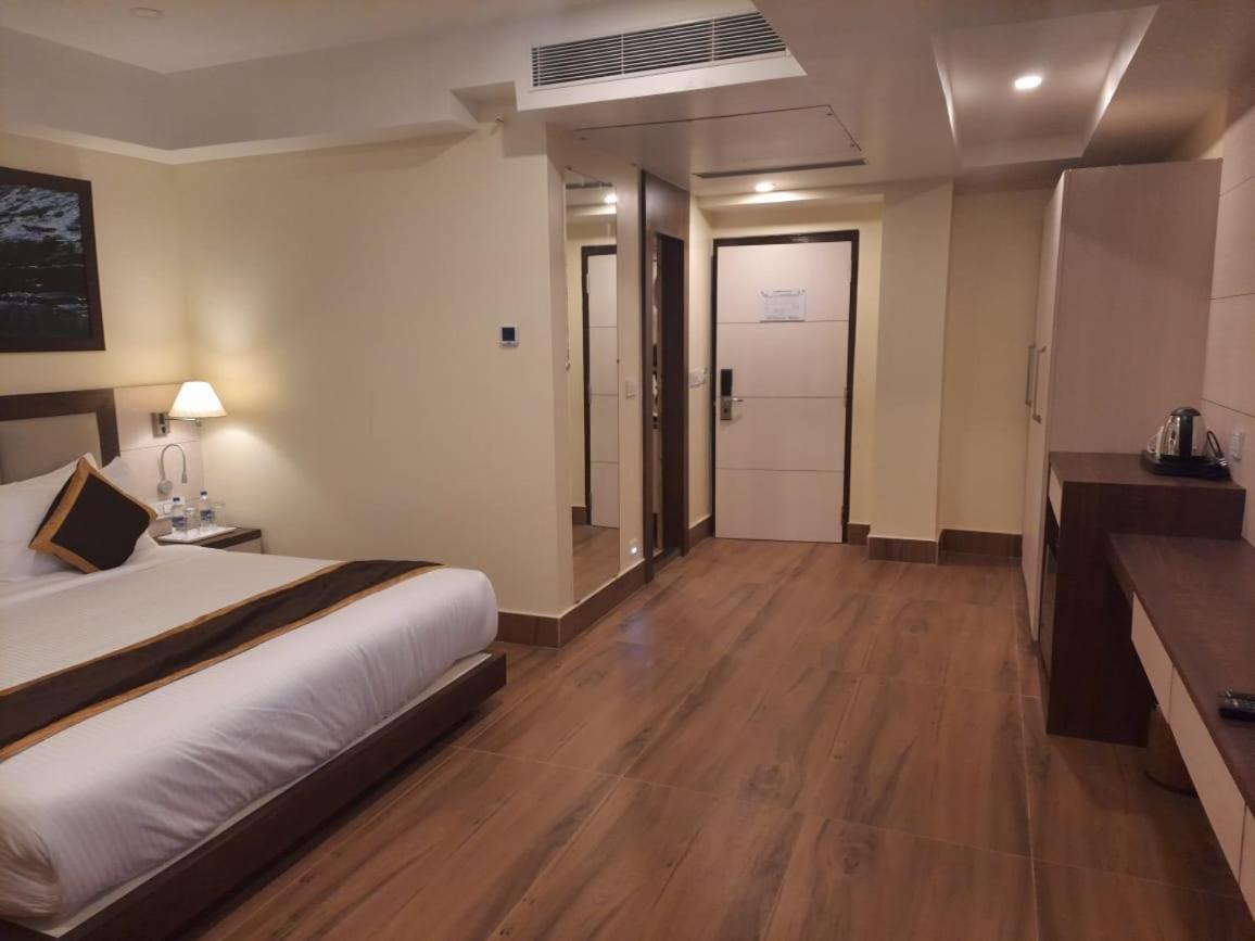 Hotel Rimi International アガルタラ エクステリア 写真