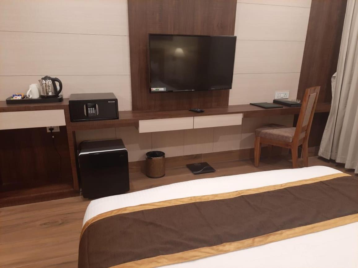 Hotel Rimi International アガルタラ エクステリア 写真