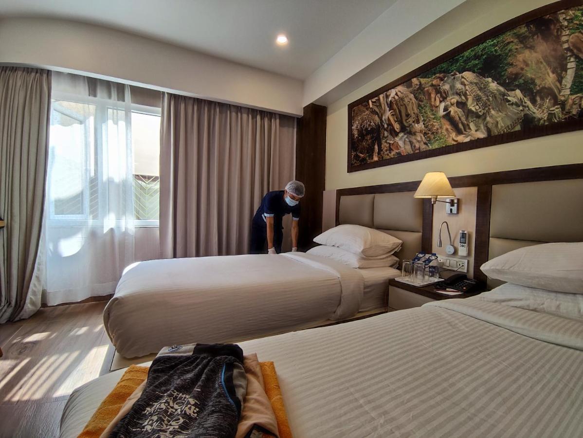 Hotel Rimi International アガルタラ エクステリア 写真